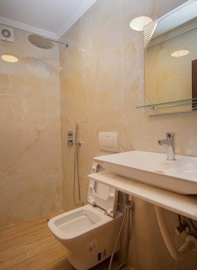 Vila Fatos Qama Berat Ngoại thất bức ảnh