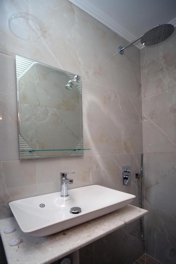 Vila Fatos Qama Berat Ngoại thất bức ảnh