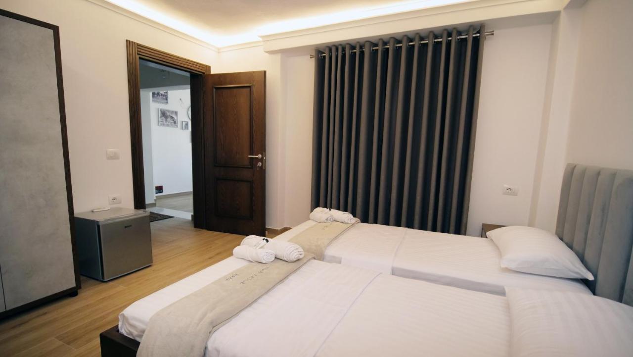 Vila Fatos Qama Berat Ngoại thất bức ảnh