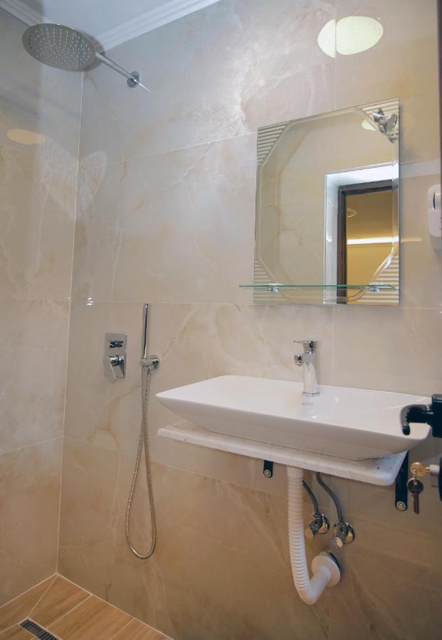 Vila Fatos Qama Berat Ngoại thất bức ảnh