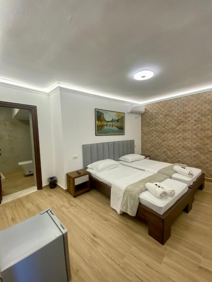 Vila Fatos Qama Berat Ngoại thất bức ảnh