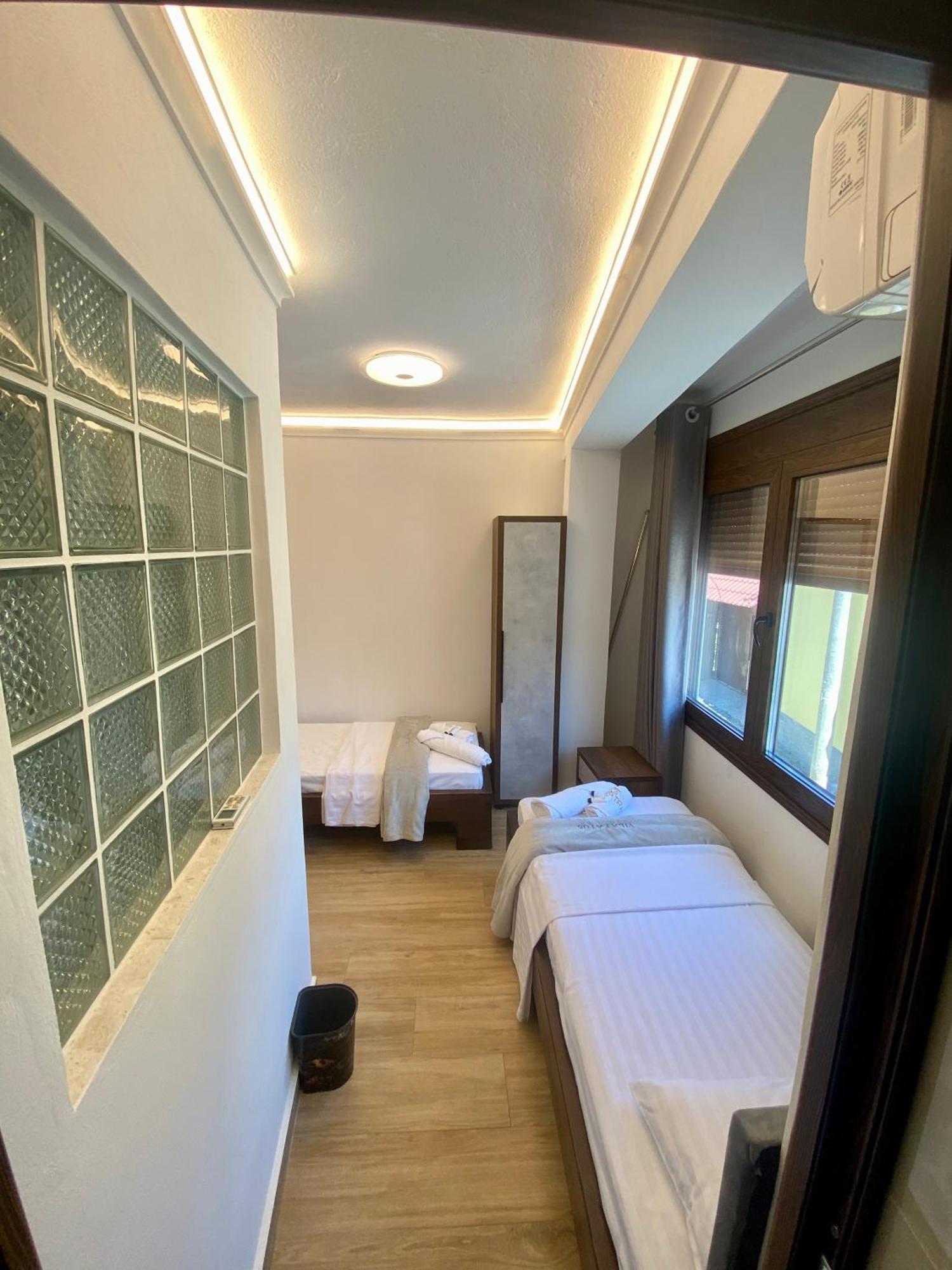 Vila Fatos Qama Berat Ngoại thất bức ảnh
