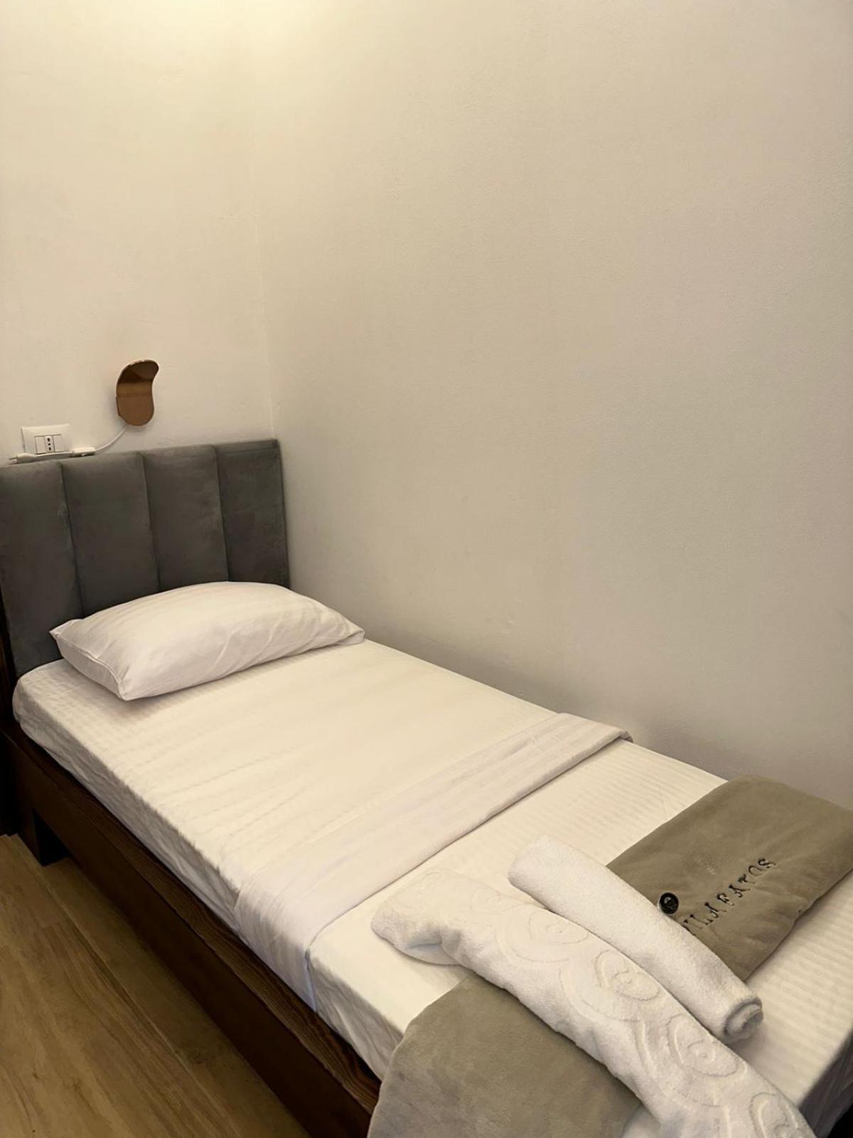 Vila Fatos Qama Berat Ngoại thất bức ảnh